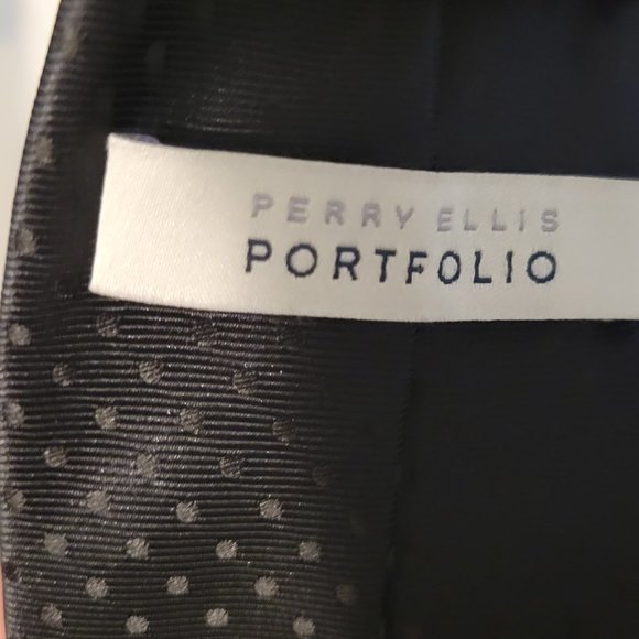 MENS PERRY ELLIS BLACK SILK TIE-THE ONE TIE EVERY MAN NEEDS - Picture 7 of 7